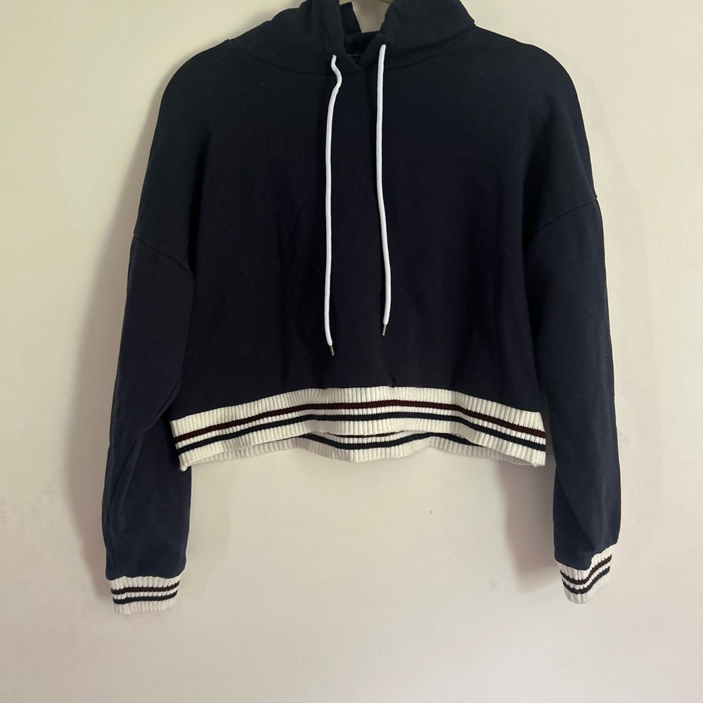 Forever 21 Navy and White Boxy Cropped Hoodie